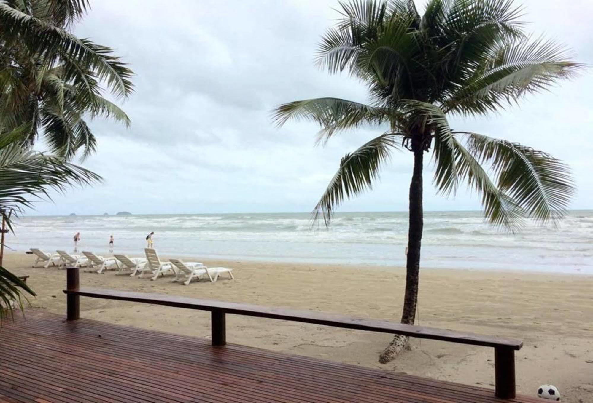 Apple Beachfront Resort Trat Exterior foto